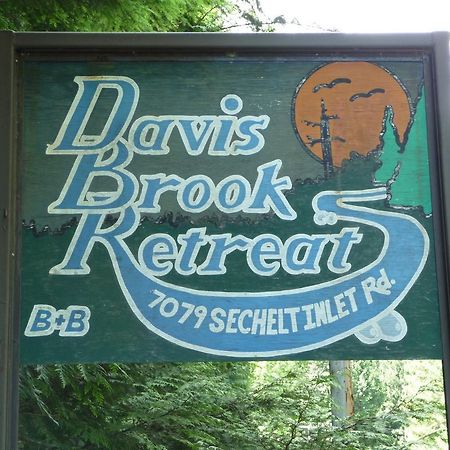 Davis Brook Retreat Panzió Sechelt Kültér fotó
