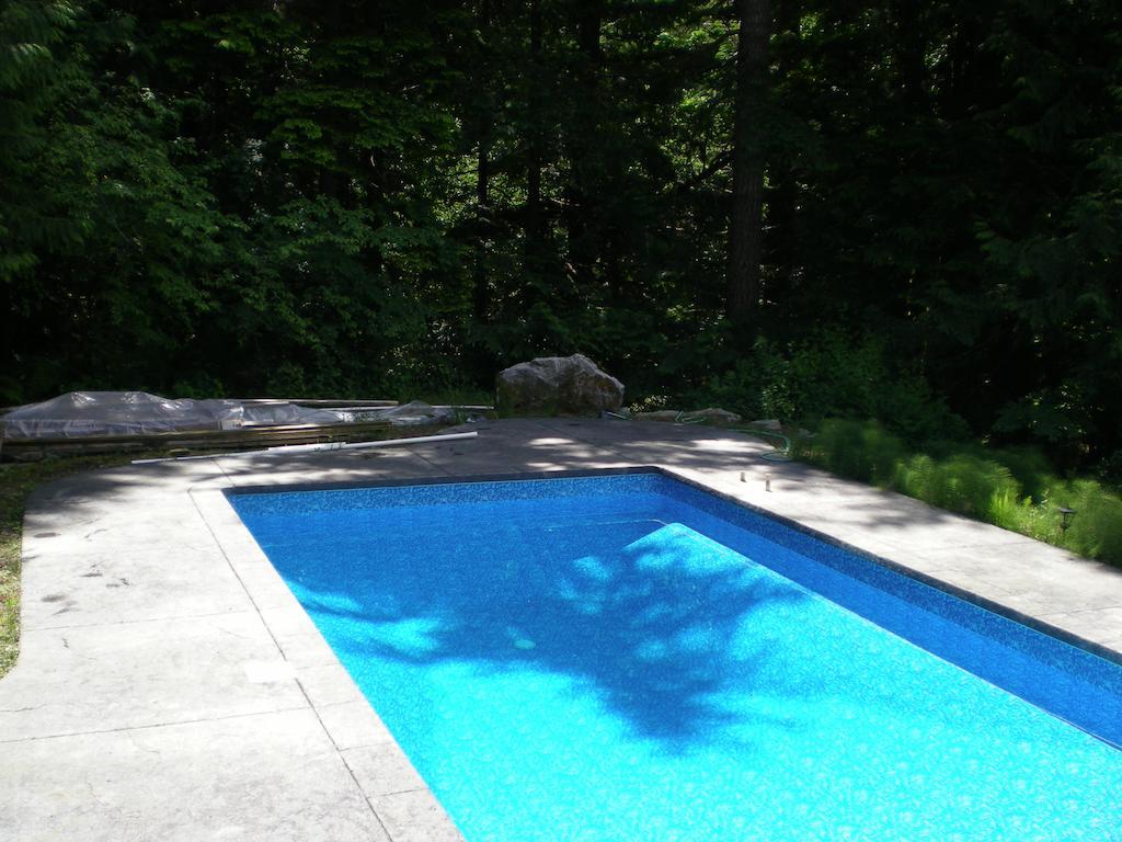 Davis Brook Retreat Panzió Sechelt Kültér fotó