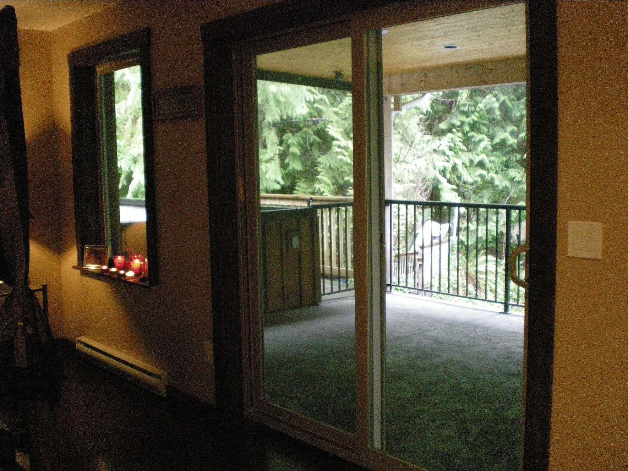 Davis Brook Retreat Panzió Sechelt Kültér fotó
